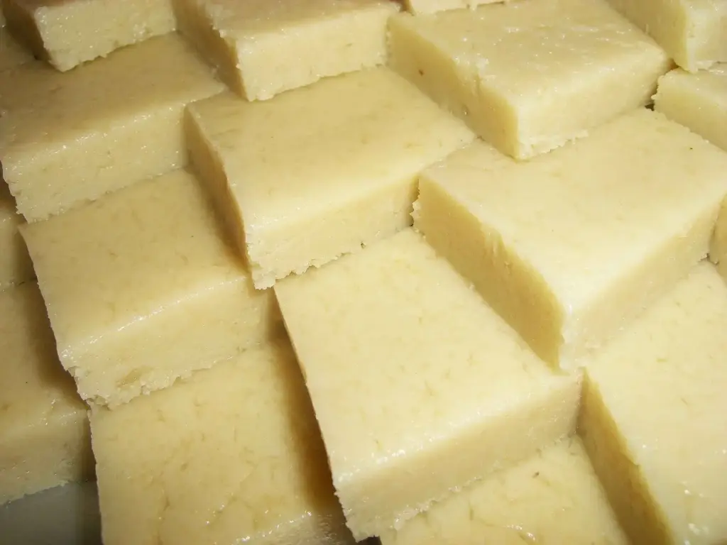 Plain Khoya Barfi 1.816 Kg - 5 Tray